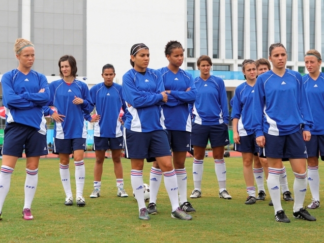 Les joueuses à l'écoute à la veille du premier rendez-vous face au Brésil qui comptera 4 internationales A dans ses rangs !