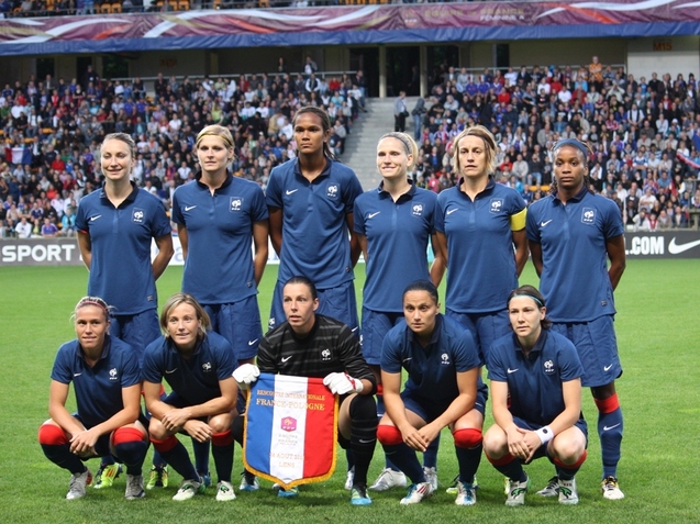 Les Bleues reçues avec honneur à Bollaert