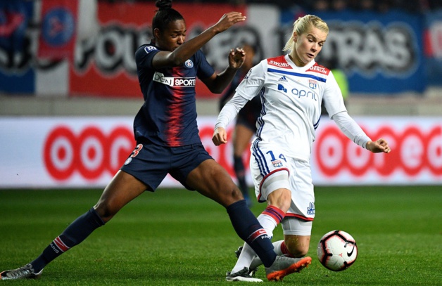 Duel Daiane et Hegerberg à l'aller (photo PSG)