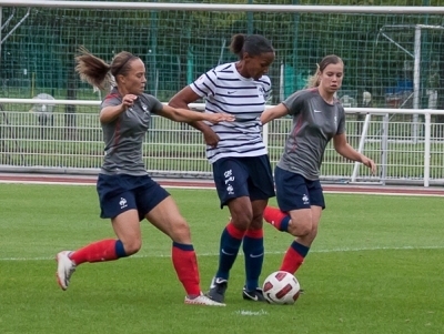 Delie aura inscrit le 2e but des Bleues (photo : E. Baledent/Le Moustic Production)