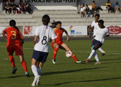 La reprise du gauhe de Becho sur le but La reprise du gauhe de Becho sur le but