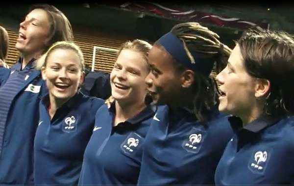 Féminines - Revivez en images les moments forts de la rencontre France-Pologne grâce à CARREFOUR...
