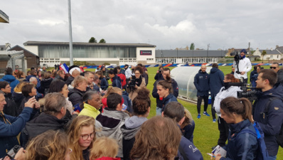 Séance de dédicaces à la fin de l'entraînement (photo Ligue Bretagne) Séance de dédicaces à la fin de l'entraînement (photo Ligue Bretagne)