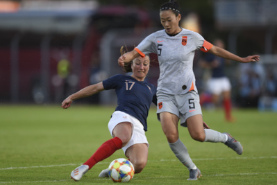 Thiney et la capitaine chinoise Wu Haiyan (photo Frédérique Grando) Thiney et la capitaine chinoise Wu Haiyan (photo Frédérique Grando)