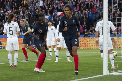 Wendie Renard s'offre son 3e doublé en Bleue (photo Eric Baledent/FOF) Wendie Renard s'offre son 3e doublé en Bleue (photo Eric Baledent/FOF)