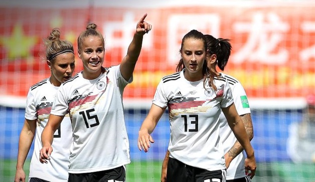 A 19 ans, Gwinn a donné la victoire à son équipe (photo FIFA.com) A 19 ans, Gwinn a donné la victoire à son équipe (photo FIFA.com)