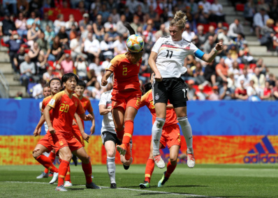 Alexandra Popp en duel aérien (photo FIFA.com) Alexandra Popp en duel aérien (photo FIFA.com)