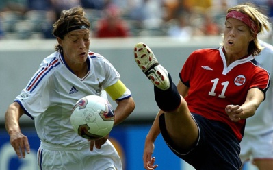 Diacre face à la Norvège en 2003 (photo FIFA.com) Diacre face à la Norvège en 2003 (photo FIFA.com)