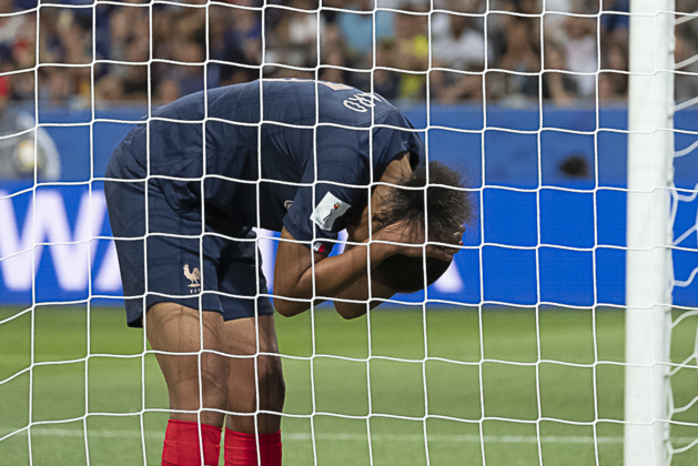 Wendie Renard après son but contre son camp (photo Eric Baledent/FOF)