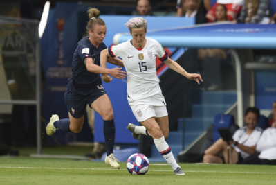 Torrent débordé par Rapinoe (photo Frédérique Grando/FOF)