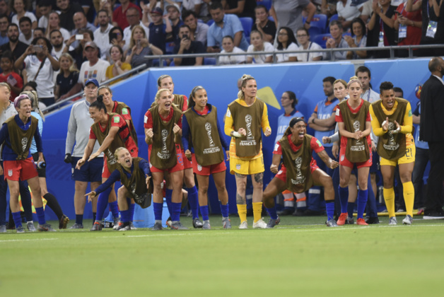 Le banc américain encourage ses partenaires (photo Frédérique Grando) Le banc américain encourage ses partenaires (photo Frédérique Grando)