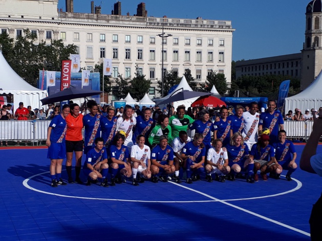 Les FIFA Legends face à une sélection tricolore vendredi soir place Bellecour (photo Sébastien Duret/FOF)