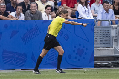 Stéphanie Frappart accorde le penalty (photo Eric Baledent/FOF)