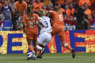 Dekker lutte avec Mewis (photo Frédérique Grando)