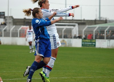 Anaïs Dumont à gauche espère reste en D1 avec son club (photo club) Anaïs Dumont à gauche espère reste en D1 avec son club (photo club)