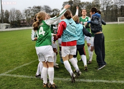 Les Héninoises fêtaient leur première victoire contre Guingamp (photo David Wambre)