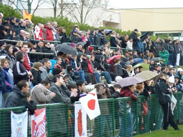 Il y avait quelques supporters nippons parmi les 600 spectateurs de la Plaine des Jeux