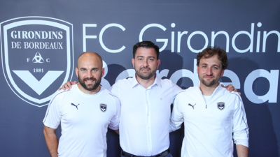 Pedro Martinez Losa entouré de José Barcala Garcia et Damien Lopez (photo FCGB) Pedro Martinez Losa entouré de José Barcala Garcia et Damien Lopez (photo FCGB)