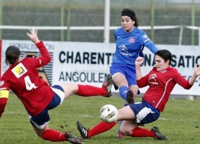 Aline Liaigre et Cindy Guérin interviennent devant Fiona O'Sullivan (photo LCL)