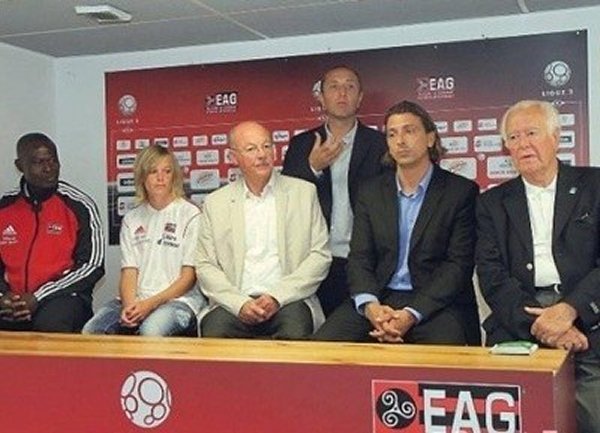 L'été dernier, le club guingampais annonçait l'arrivée des féminines. Paul Behrens était présent (photo PQR) L'été dernier, le club guingampais annonçait l'arrivée des féminines. Paul Behrens était présent (photo PQR)