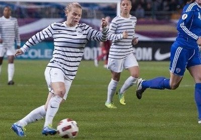 Eugénie Le Sommer a permis aux Bleues de revenir dans la partie (Photo archives Eric Baledent)