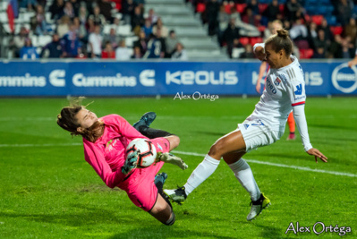 Sur cette action, Parris blesse la gardienne du Fortuna Sur cette action, Parris blesse la gardienne du Fortuna