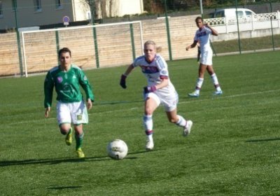 Lara Dickenmann (ici face à Rose Lavaud) a inscrit un doublé