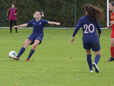 Julie Pian au centre Julie Pian au centre