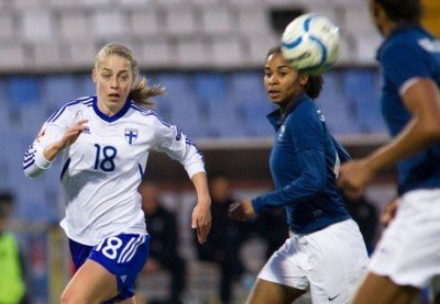 Sällström a égalisé pour la Finlande, ici devant Laura Georges (photo SP)