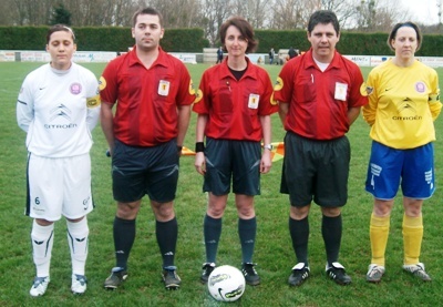 Marine Morel et Katia De Grande avec le trio arbitral