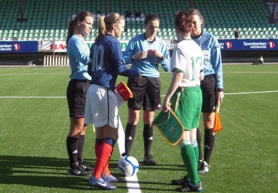 Sandie Toletti et la capitaine irlandaise Clare Shine (photo CD)