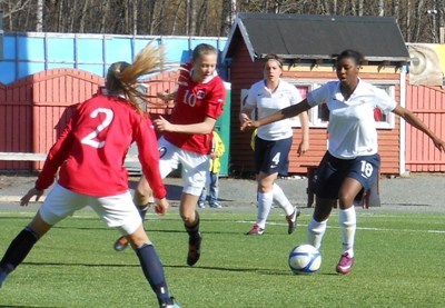 La défense tricolore ici avec Tounkara n'a pas encaissé le moindre but (photo CD) La défense tricolore ici avec Tounkara n'a pas encaissé le moindre but (photo CD)