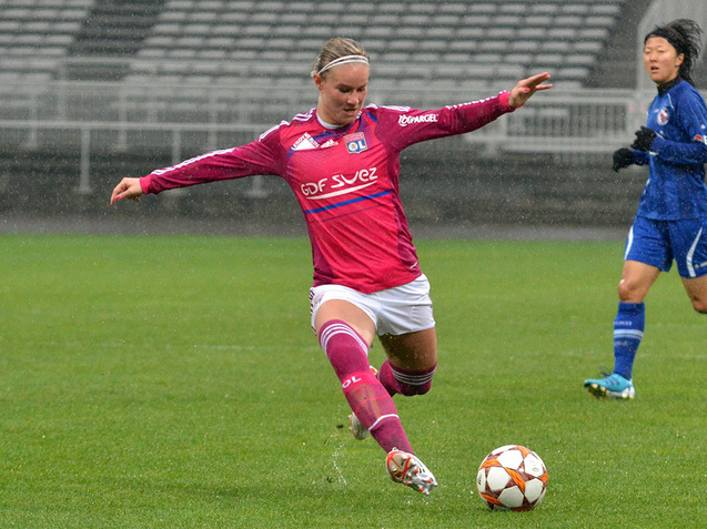 Amandine Henry, première buteuse