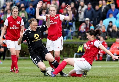 Behringer et Frankfurt s'imposent 4-1 sur l'ensemble des deux matchs Behringer et Frankfurt s'imposent 4-1 sur l'ensemble des deux matchs