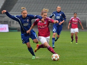 Eugénie Le Sommer a été remplacée par Lara Dickenmann à la mi-temps (Photos : Alexandre Ortega)