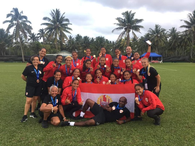 A Tahiti, Stéphanie SPIELMANN contribue à développer la pratique féminine A Tahiti, Stéphanie SPIELMANN contribue à développer la pratique féminine