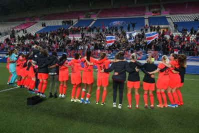 Les Parisiennes comptent sur un contingent régulier d'Ultras lors de leurs matchs (photo PSG.fr) Les Parisiennes comptent sur un contingent régulier d'Ultras lors de leurs matchs (photo PSG.fr)