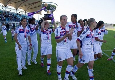 Les Lyonnaises heuresues de remporter leur quatrième trophée (Photo William Morice/LMP) Les Lyonnaises heuresues de remporter leur quatrième trophée (Photo William Morice/LMP)