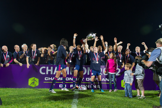D1 - L'OLYMPIQUE LYONNAIS remporte son sixième titre D1 - L'OLYMPIQUE LYONNAIS remporte son sixième titre