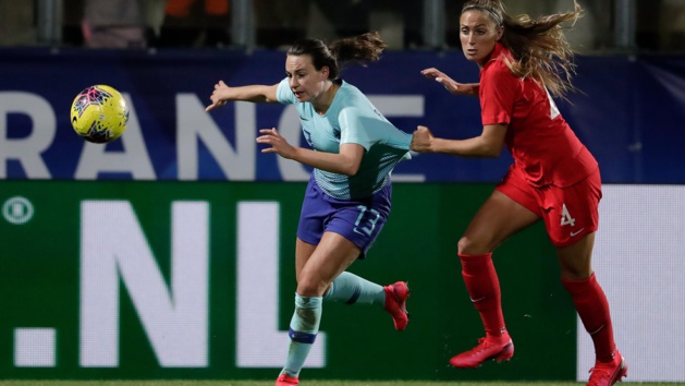 Zadorsky retient Jensen (photo KNVB) Zadorsky retient Jensen (photo KNVB)