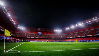 Le Stade du Hainaut aura sonné creux avec quelque 150 personnes autorisées (photo KNVB)