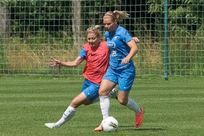 Place au terrain pour Laure Boulleau et Eugénie Le Sommer (photo LMP/Eric Baledent)