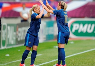 Bleues – Camille ABILY : « J'espère qu'elles auront encore plus peur ! » Bleues – Camille ABILY : « J'espère qu'elles auront encore plus peur ! »