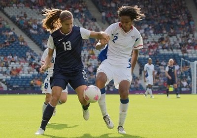 Le duel Alex Morgan - Wendie Renard a tourné en faveur de la première, auteur d'un doublé (photo Eric Baledent/LMP)