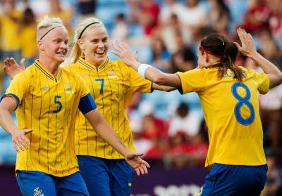 Lotta Schelin à droite félicitée par ses partenaires (photo SVF) Lotta Schelin à droite félicitée par ses partenaires (photo SVF)