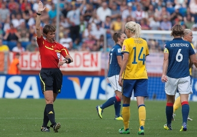 L'arbitre Kari Seitz comme l'an dernier dirigera les débats avec les mêmes assistantes (photo E Baledent/LMP)