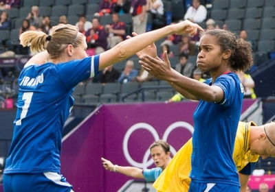 Laura Georges congratulée par Corine Franco (photo E Baledent/LMP)