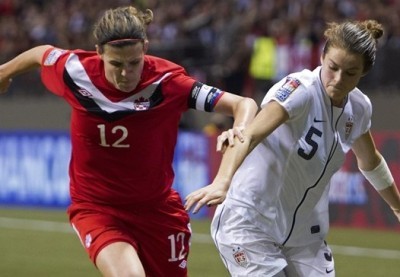 Christine Sinclair à droite espère créer la surprise face aux USA (photo fifa.com)