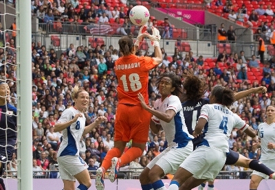 Sur le premier coup franc japonais, Yuki Ogimi profitera de ce ballon relâché (photo E Baledent/LMP)