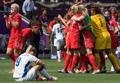 Les Bleues abattues après le coup de massue reçue dans les arrêts de jeu (photo E Baledent/LMP) Les Bleues abattues après le coup de massue reçue dans les arrêts de jeu (photo E Baledent/LMP)